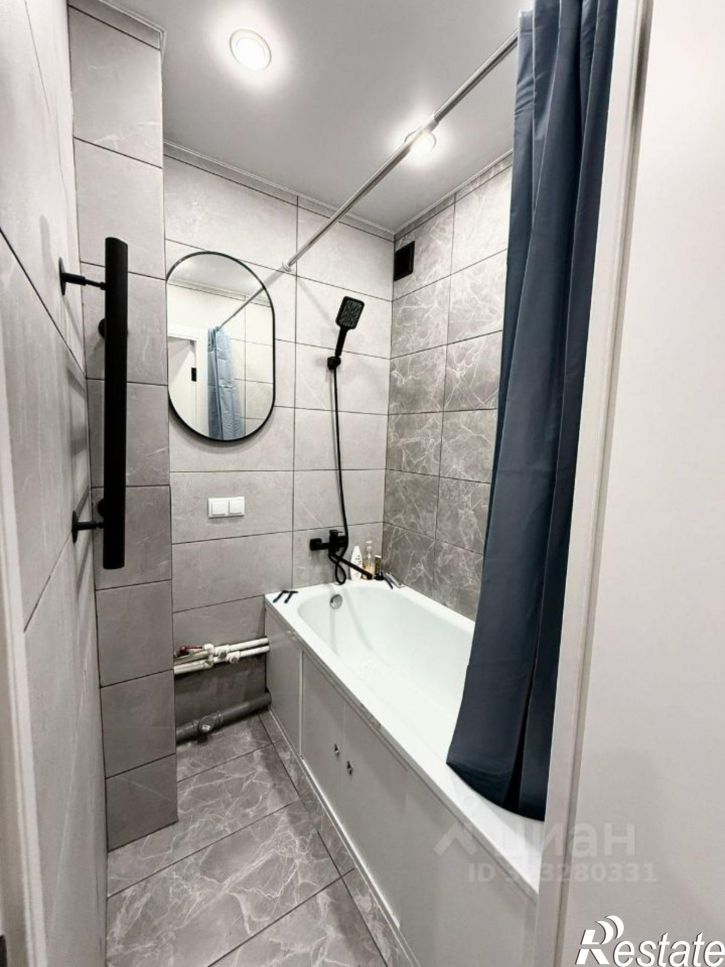 2-комн квартира пр-кт 70 лет Октября, 76,  д. 76