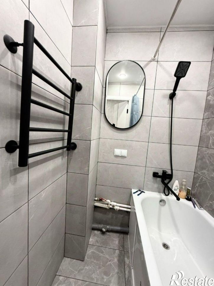 2-комн квартира пр-кт 70 лет Октября, 76,  д. 76