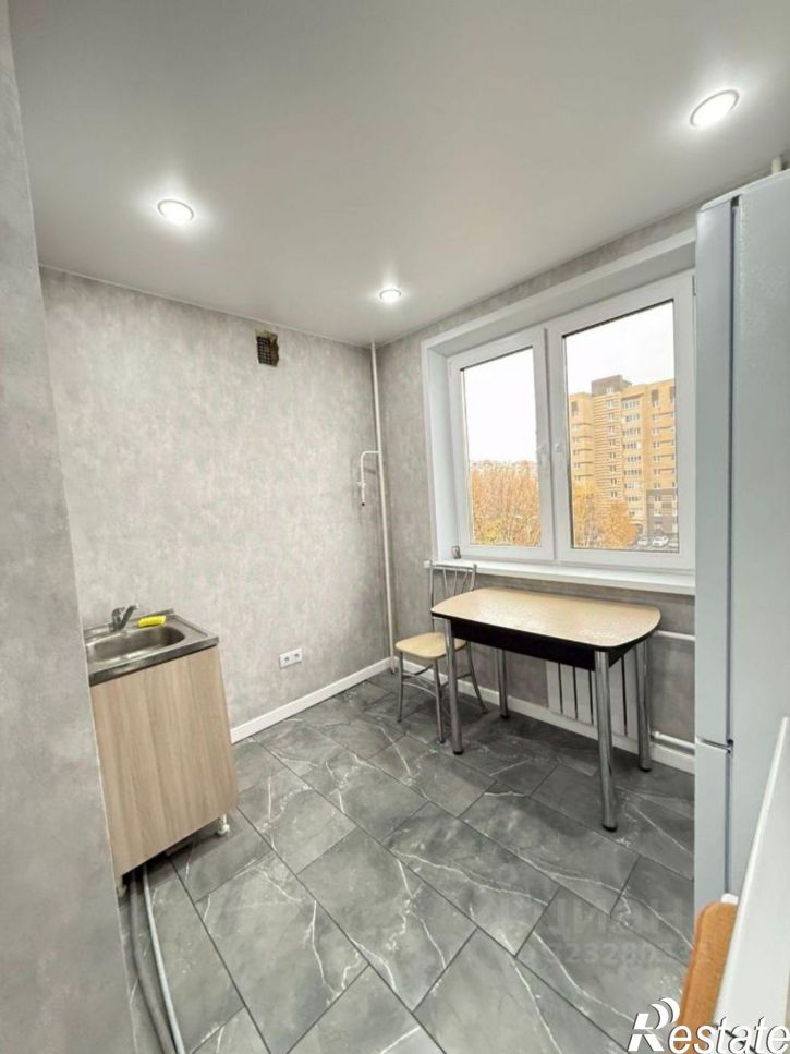 2-комн квартира пр-кт 70 лет Октября, 76,  д. 76