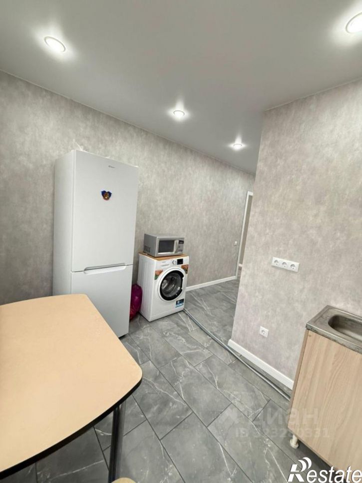 2-комн квартира пр-кт 70 лет Октября, 76,  д. 76