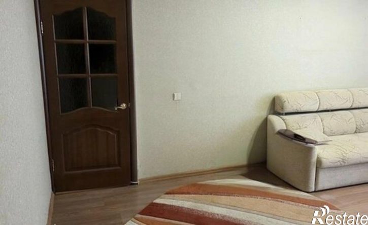 4-комн квартира улица Розы Люксембург, 8,  д. 8