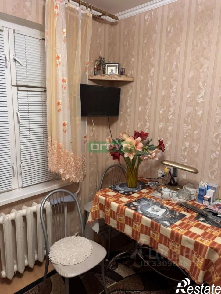 2-комн квартира проспект 70 лет Октября, 104,  д. 104